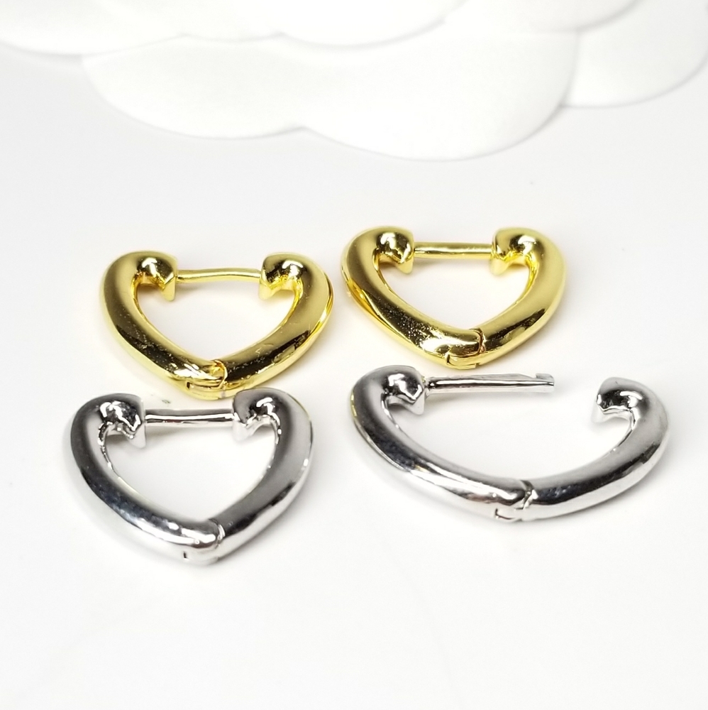 NEW Dainty Heart Tube Heart Huggie Earrings. - Picture 5 of 9